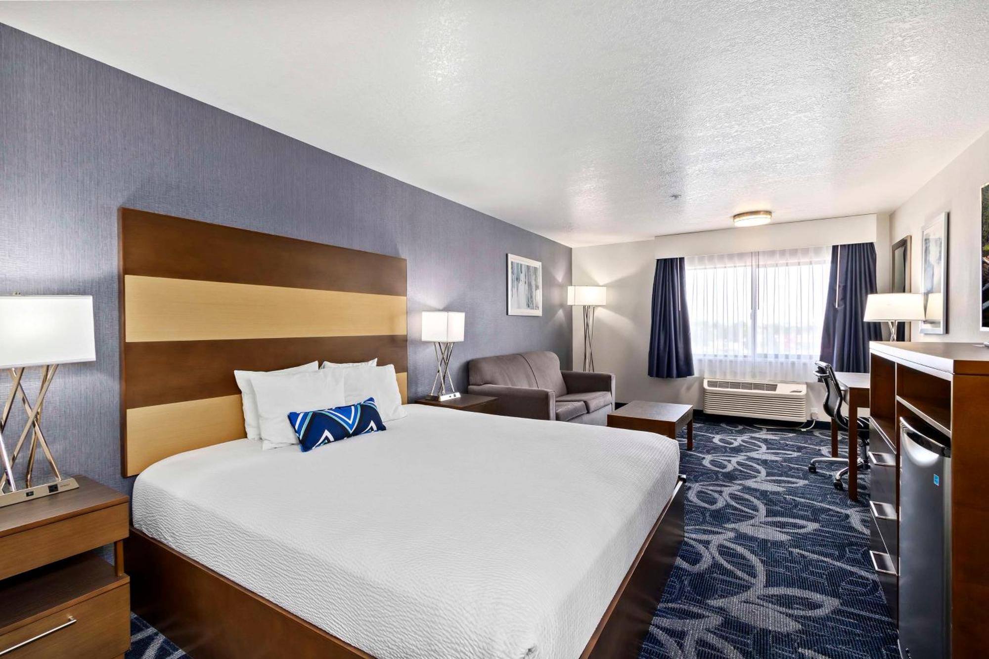 King Room with Sofa Bed and Shower - Non-Smoking,1610249002:JPEG