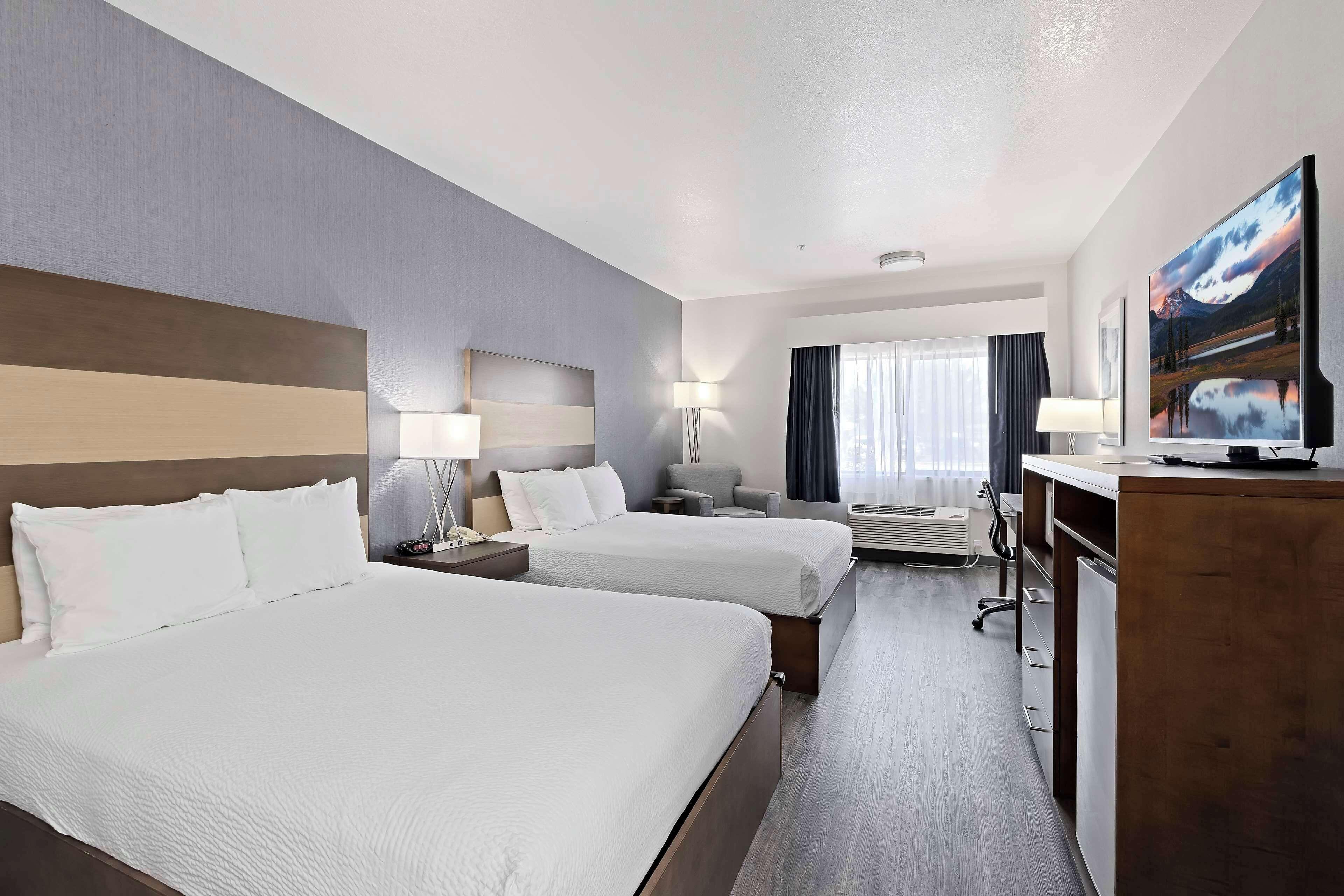 Queen Room with Two Queen Beds and Roll-In Shower - Mobility Accessible,1707921167:JPEG